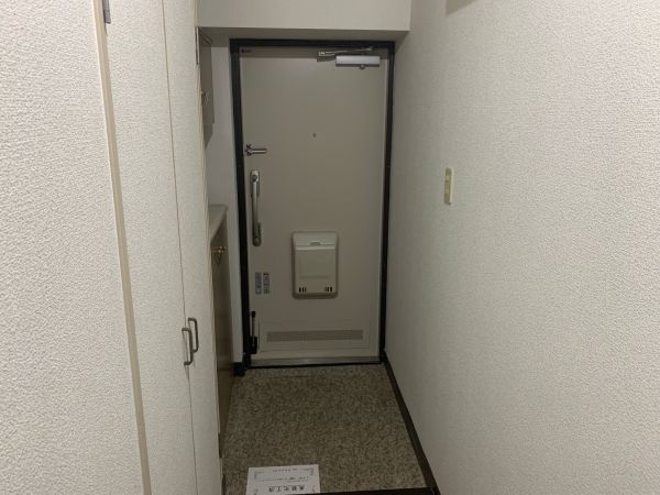 グリーンコーポ枚方公園8階3LDK 玄関の画像