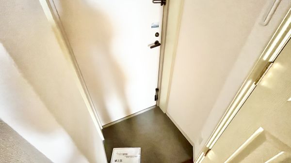 ラ・メール2階1DK 玄関の画像