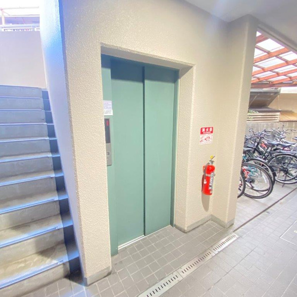  ＡＤＯＲＥＲ4階1K 玄関の画像