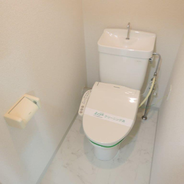  ＡＤＯＲＥＲ4階1K トイレの画像