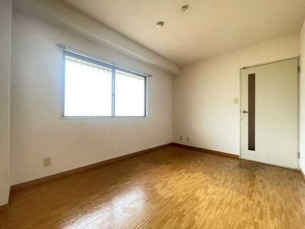 城賀パレス3階4LDK以上 部屋①の画像