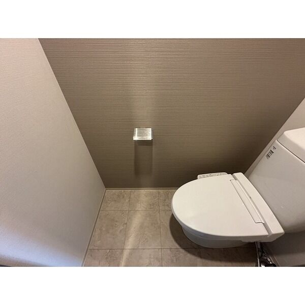 エスリードレジデンス江坂垂水町9階1DK トイレの画像