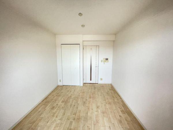 ラ・セデュクシオン1階1K 部屋①の画像