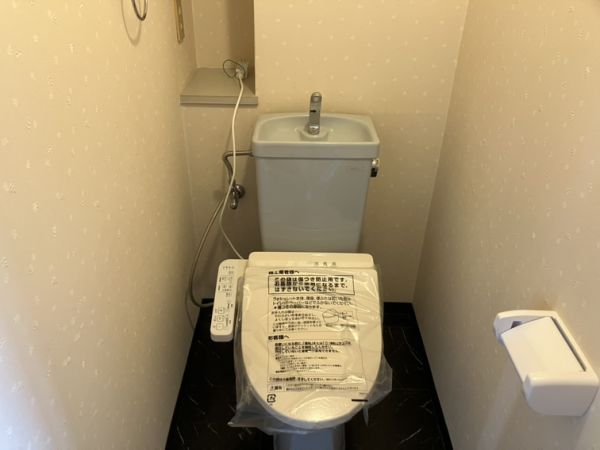 ローレル蛍池5階2DK トイレの画像