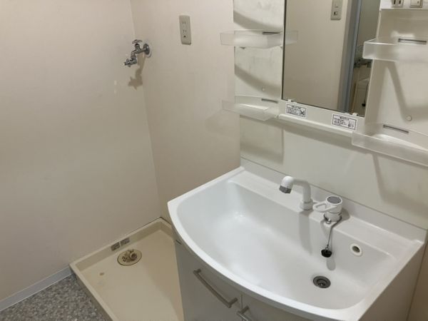 ローレル蛍池6階2LDK 洗面所の画像
