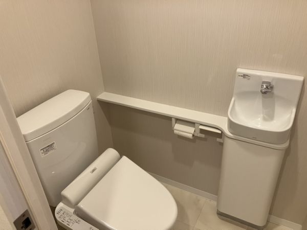 ファイブレジデンス西緑丘4階3LDK トイレの画像