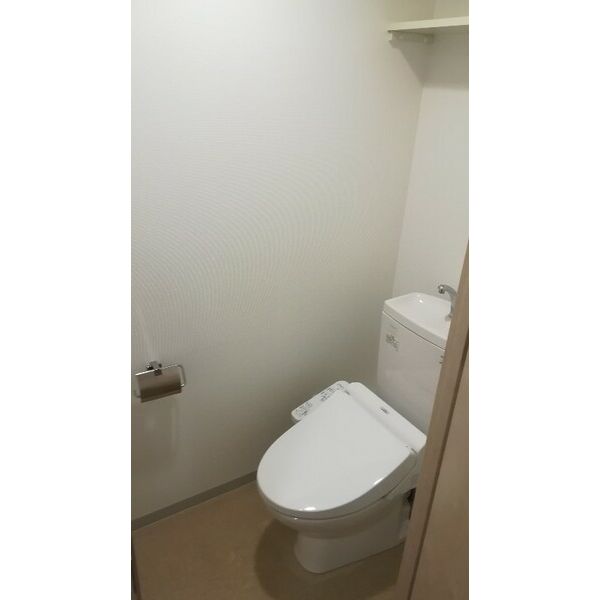 アーバンエース夕陽丘パル15階1K トイレの画像