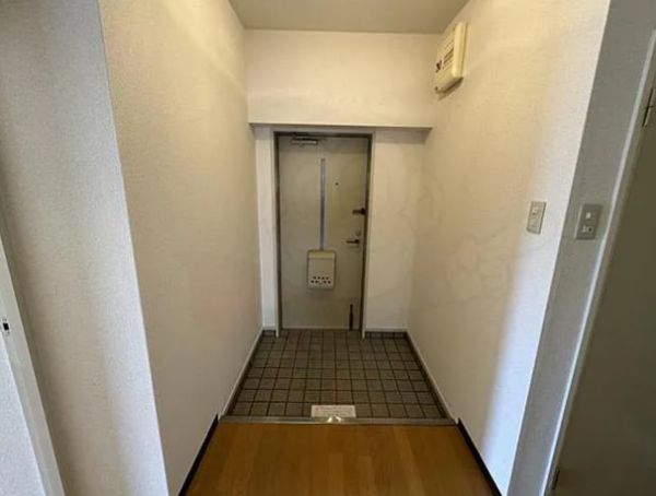 ハイツ桃山II2階3LDK 玄関の画像