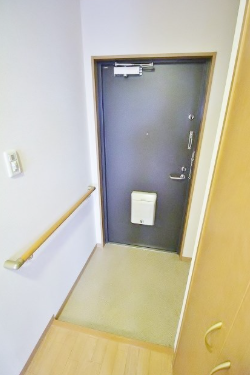サンロワール和泉砂川2階2DK 玄関の画像