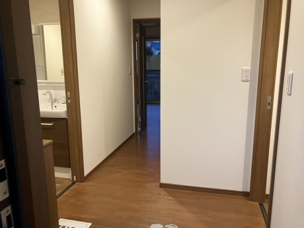 東豊中3丁目貸家A棟1・2階3LDK 玄関の画像