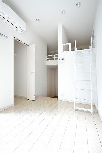 CRASTINE芝町1階1R 玄関の画像