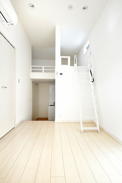 CRASTINE芝町1階1R リビングの画像