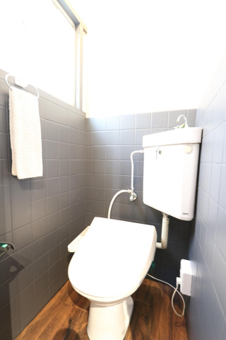 ＆GARAGE3階2LDK トイレの画像