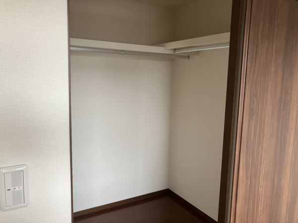 メゾン・アンソレイエ桜ケ丘2階2LDK 収納の画像