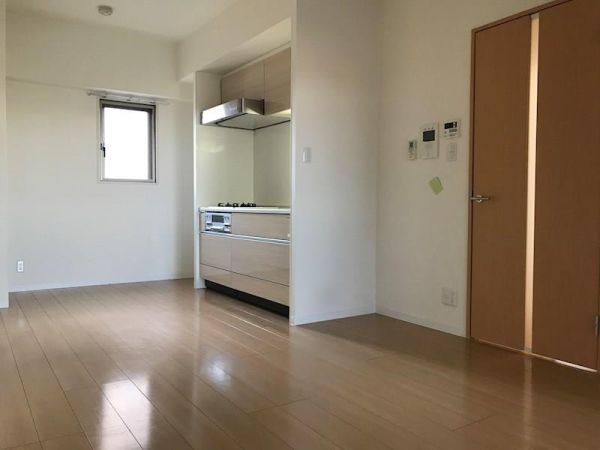 BROU上町台4階1DK リビングの画像
