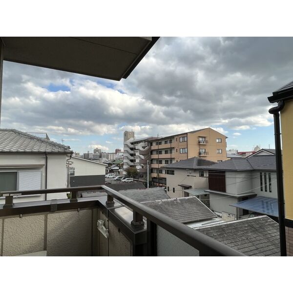 エランドール江坂3階2LDK ベランダの画像