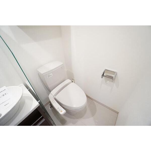 アーデン京町堀ウエスト9階1K トイレの画像