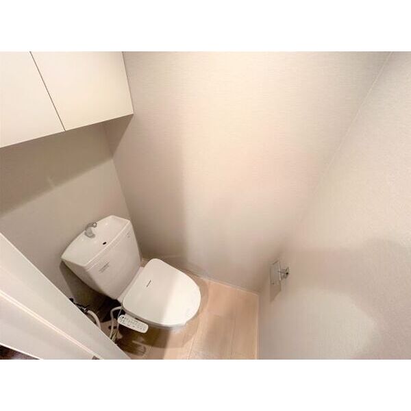 アビティ江坂9階1K トイレの画像