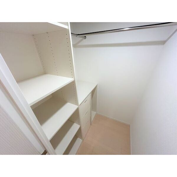 アビティ江坂3階1K 収納の画像