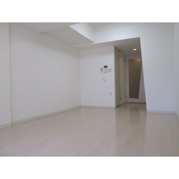 セレニテ新大阪弐番館4階1R リビングの画像