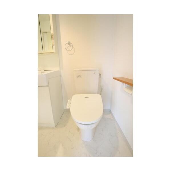 ロハス江坂3階1DK トイレの画像
