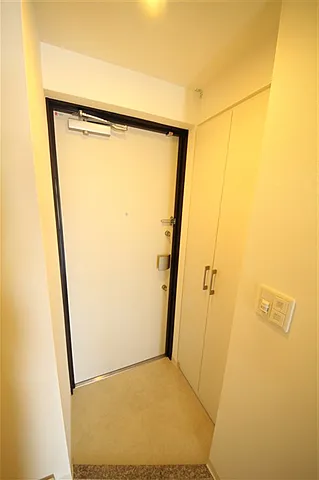 アーデンタワー本町イースト11階1K 玄関の画像