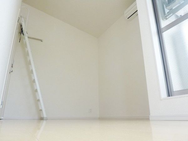 アパートメントＵ2階1K リビングの画像