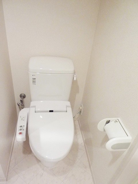 アパートメントＵ2階1K トイレの画像