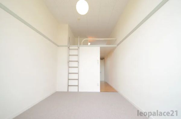 レオパレスコーラルⅡ1階1K 部屋①の画像