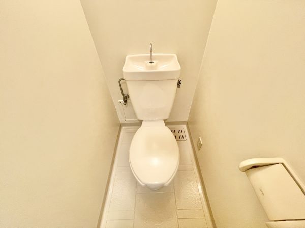 ラフォーレ竹山2階1K トイレの画像