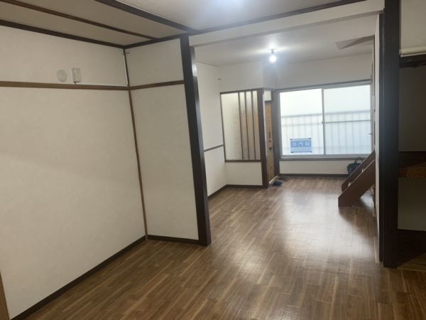 堺市西区鳳南町5丁戸建て1階2LDK リビングの画像