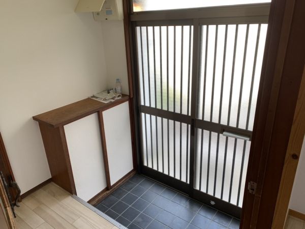 豊中市蛍池北町2丁目戸建て1階4LDK以上 玄関の画像