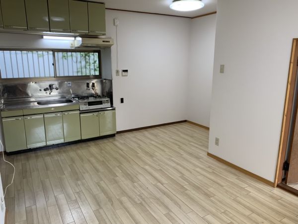 豊中市蛍池北町2丁目戸建て1階4LDK以上 リビングの画像