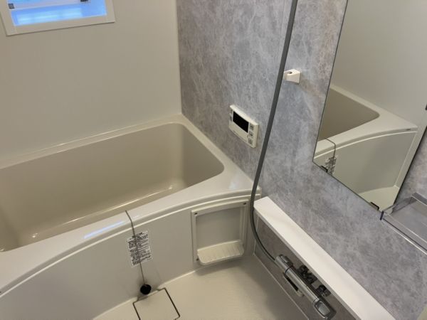 豊中市緑丘1丁目戸建2階4LDK以上 お風呂の画像