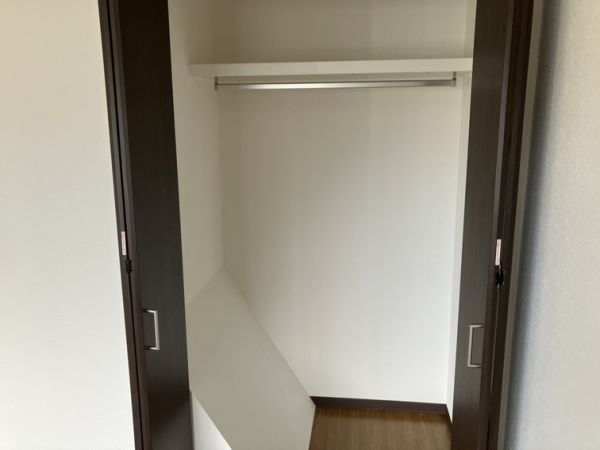 豊中市緑丘1丁目戸建2階4LDK以上 収納の画像