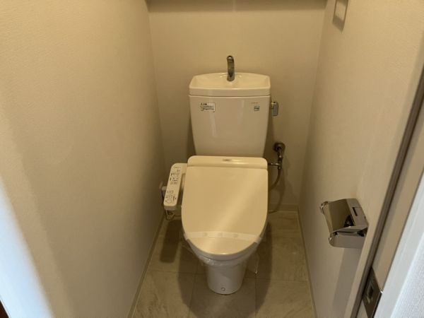 レジディア千里万博公園5階4LDK以上 トイレの画像