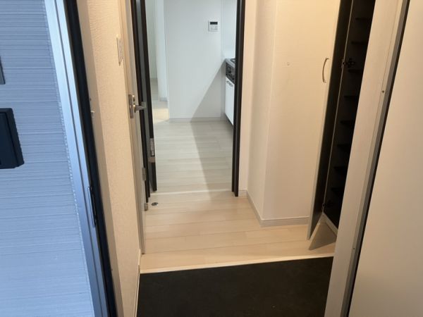 Villa　41　YAMATE　SUITA1階2LDK 玄関の画像