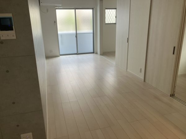 Villa　41　YAMATE　SUITA1階2LDK リビングの画像
