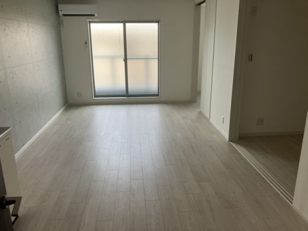 Villa　41　YAMATE　SUITA3階2LDK リビングの画像