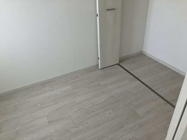 Villa　41　YAMATE　SUITA3階2LDK 部屋②の画像