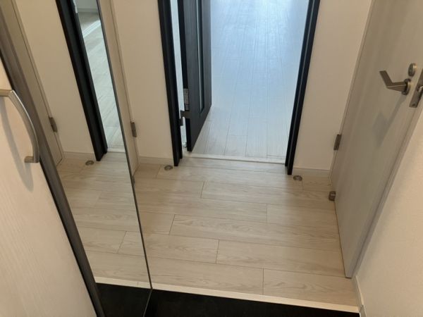 Villa　41　YAMATE　SUITA3階2LDK 玄関の画像