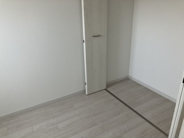 Villa　41　YAMATE　SUITA3階2LDK 部屋②の画像