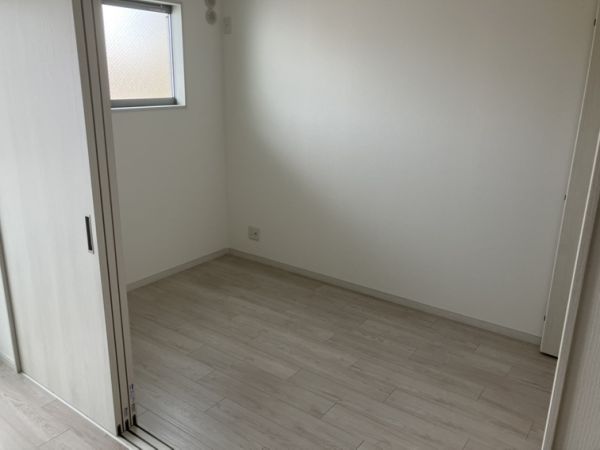 Villa　41　YAMATE　SUITA3階2LDK 部屋②の画像