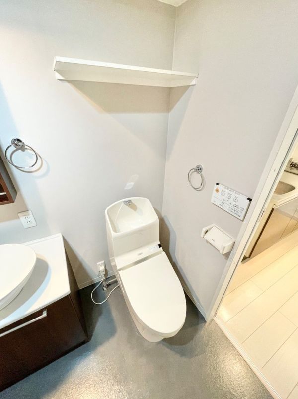 ソフィア道徳2階1R トイレの画像