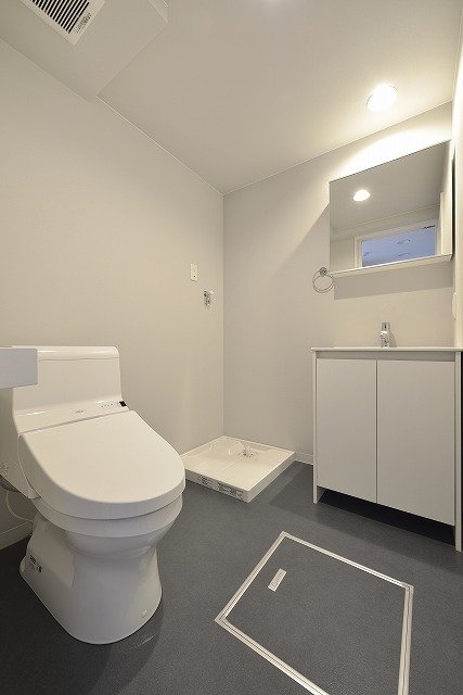 コンフォート上高畑1階1K トイレの画像