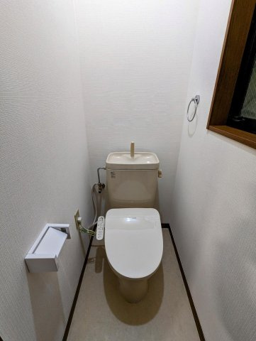 九条一丁目戸建3階2LDK トイレの画像