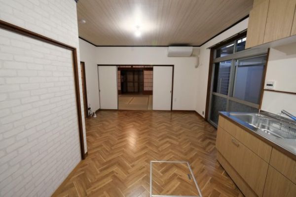豊中市立花町戸建2階4LDK以上 リビングの画像