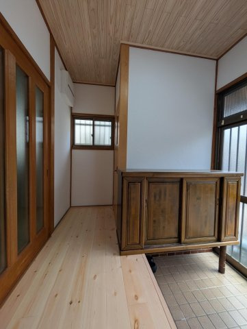 無垢の家2階2LDK 玄関の画像
