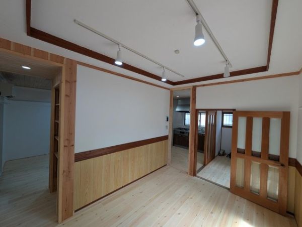 無垢の家2階2LDK 部屋①の画像