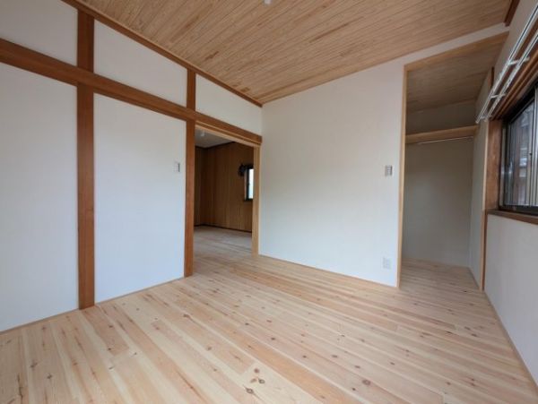無垢の家2階2LDK 部屋②の画像